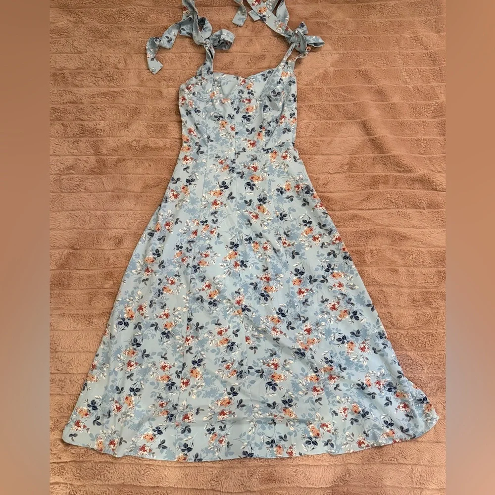 Blue and White Floral Dress - Picture 3 of 5